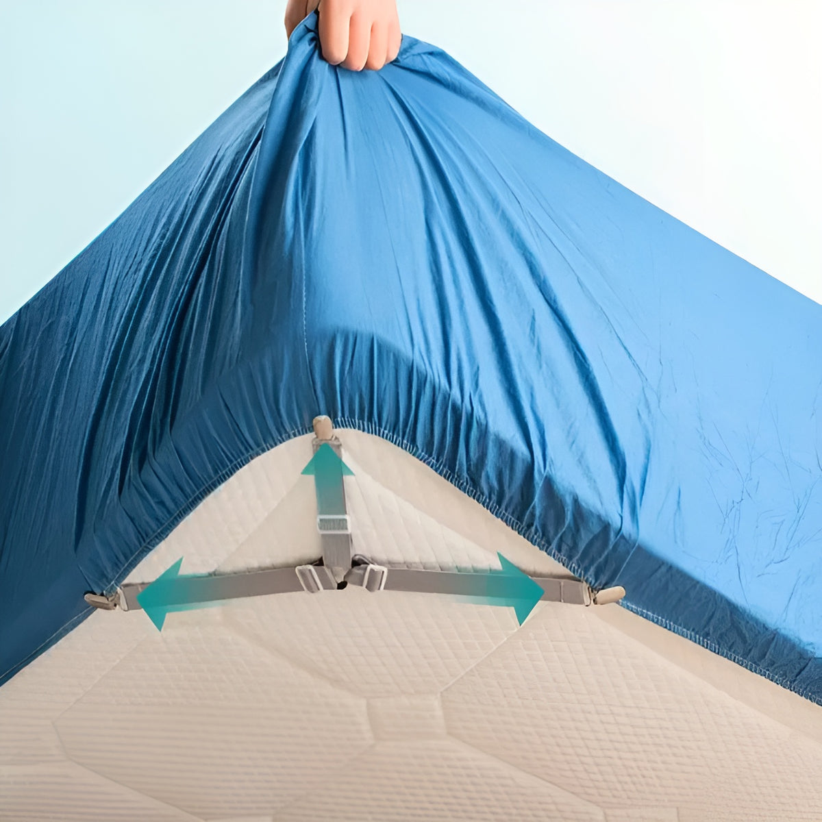 Fijadores triangulares para sábanas (Pack de 4) para cama – Vista adicional – Disponible en NQLN Store Venezuela