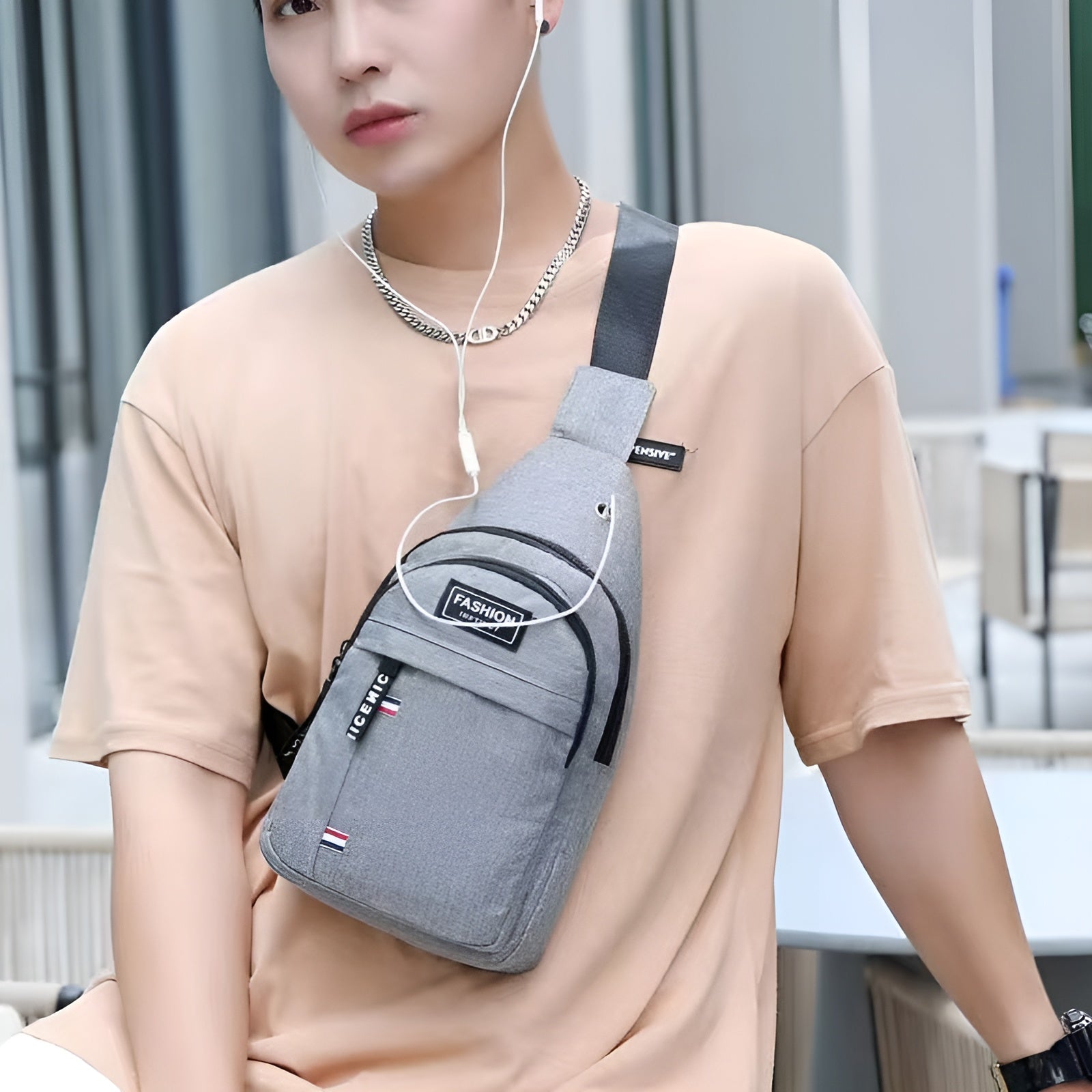 Bolso de Pecho Compacto y Resistente