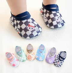 Zapatillas antideslizantes para niños y niñas